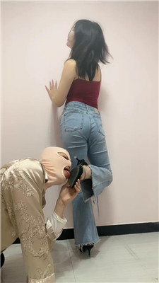 232535vz9laa5s0yz0tska.jpg