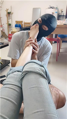 【诗琪】家奴伺候我沐足