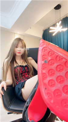 【楚楚】滚进来吸香水    250824-4BP