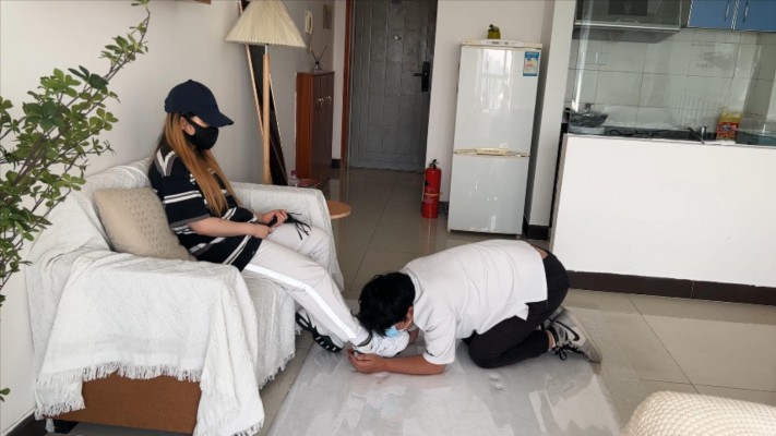 【子怡工作室】双S运动鞋调教鞭打踩踏