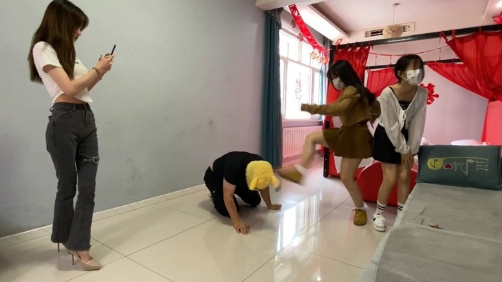 【精神小妹】暴踹偷女生鞋的老师 续  JS251015~9BP