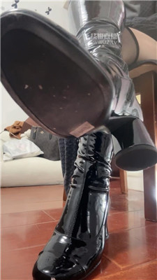 【咬猫】女厕所露出吃屎吞J任务    251018-31BP