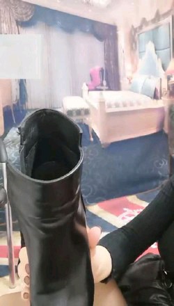 【调教视频】【熟女慧S】边调狗边给你们展示美腿诱惑