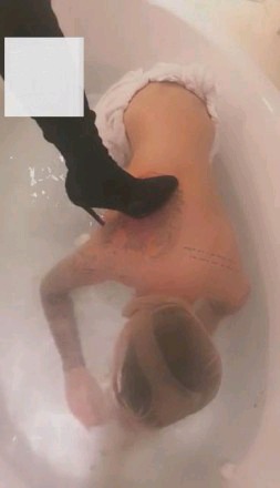 【调教视频】【妆主大大】双S！妆主小双浴缸窒息戏调（下一、二）