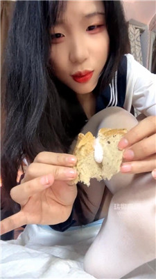 【母狗妈妈】脚踩食物喂食    251217-12BP