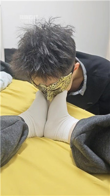 【米粒儿】仔细品尝白棉袜脚【双视角版】