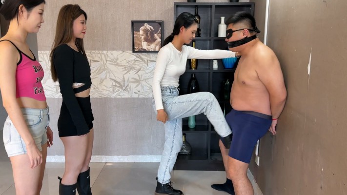 『超S·联盟』三姐妹的踢蛋玩具