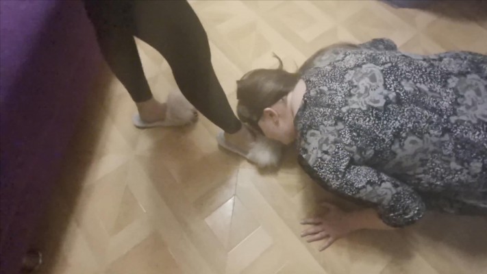 女奴为女主人清理双脚  JS251225~5BP