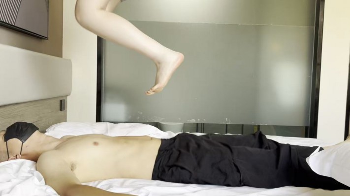 【素人研究生】jk小短裙裸足狠跳 YC-251224BP