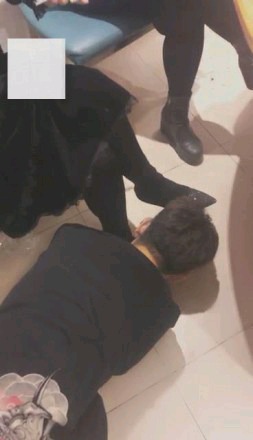 【调教视频】【小雅女王】刺激！家奴当素人闺蜜面前伺候！