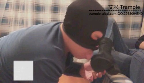 【调教视频】【妆主大大】黑靴套白袜蹂躏小奶狗贱