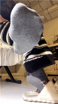 【萱萱子】灰袜裸足    260130-30BP