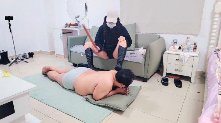 《妍希女王鞭打惩罚肥猪》 YC-260131BP